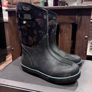 BOGS Classic Wild Rainbow Boots Youth Kid's size US 5 waterproof rain/snow boots